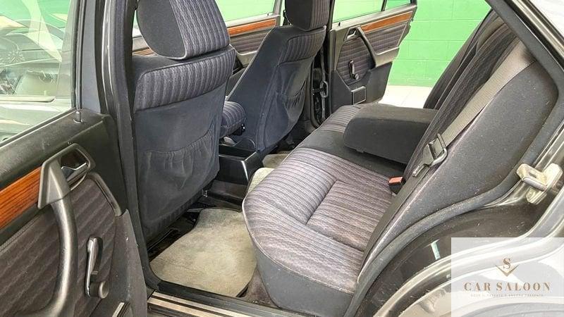 Mercedes-Benz Serie 200-320 200 E
