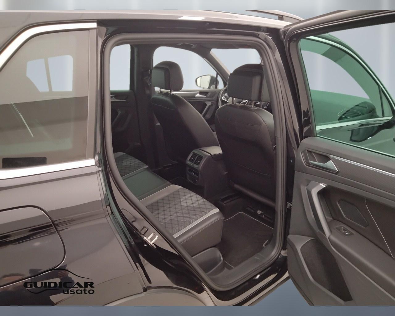 VOLKSWAGEN Tiguan II 2021 - Tiguan 2.0 tdi R-Line 150cv dsg
