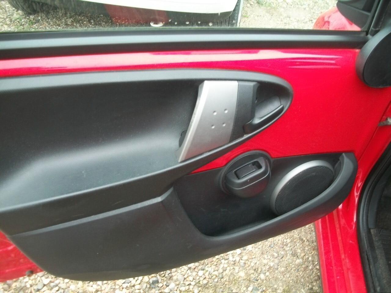 Toyota Aygo 1.0 12V VVT-i 5 porte Lounge CC 998 BENZINA IMMAT 30/06/2012 05 PORTE SI NUOVI PATENTATTI GARANZIA UN ANNO