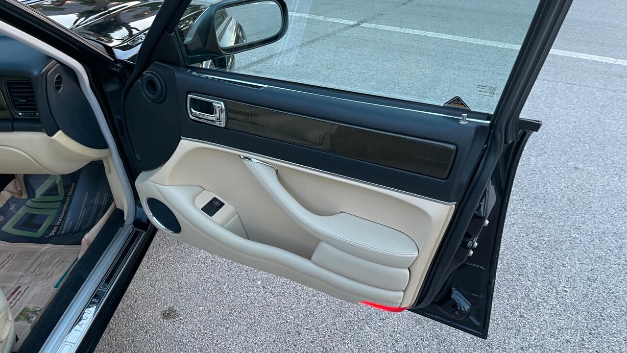 Jaguar XJR 4.0 325 cv con tetto apribile 1996 full