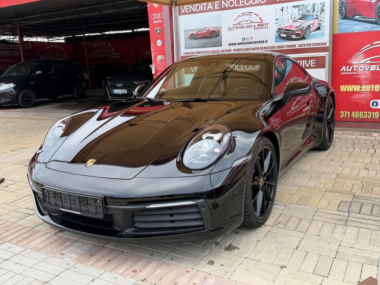 Porsche 992 911 Coupe 3.0 Carrera total black/Porsche Approved