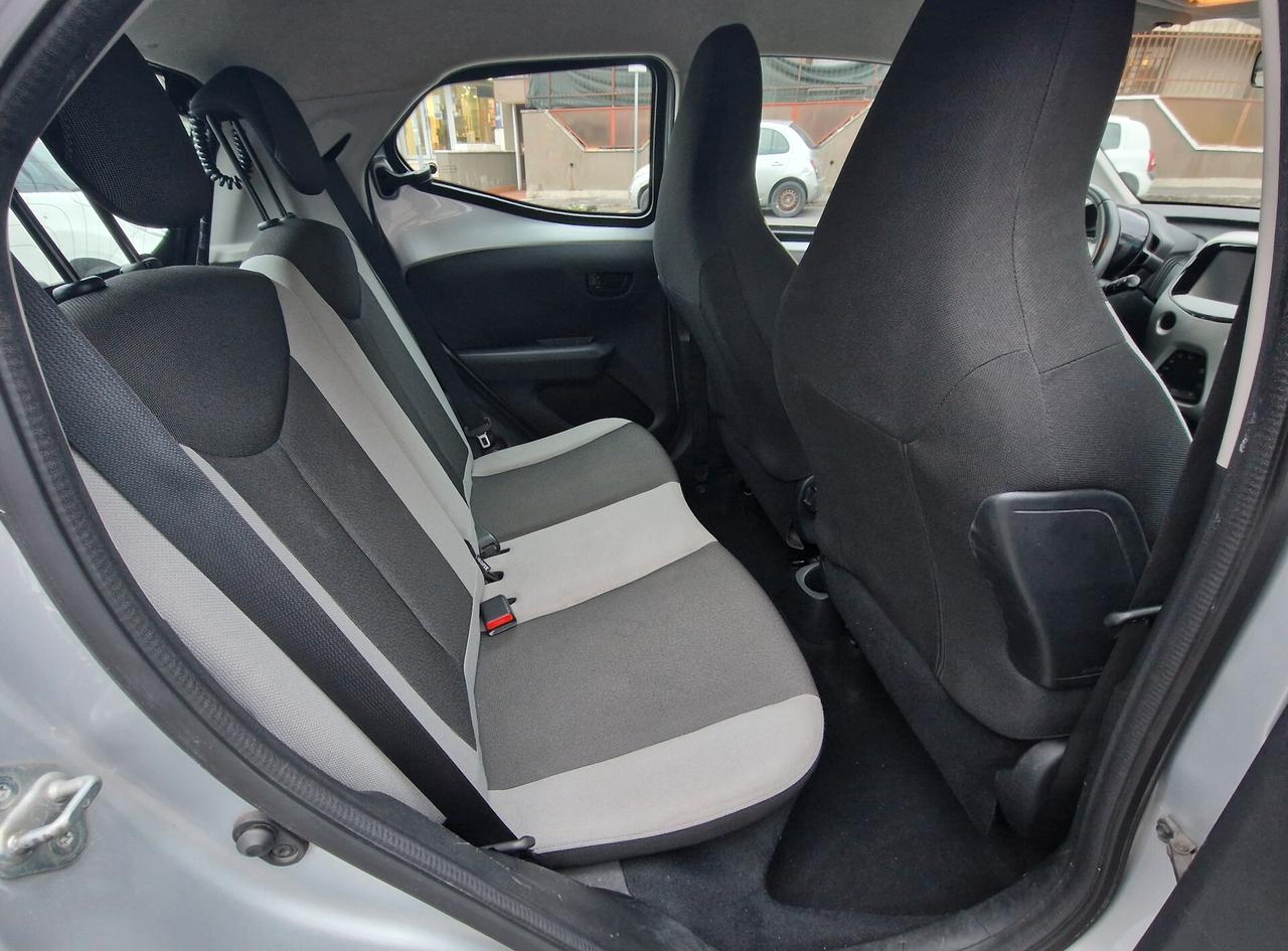 Toyota Aygo 1.0 VVT-i 69 CV 5 porte x-play