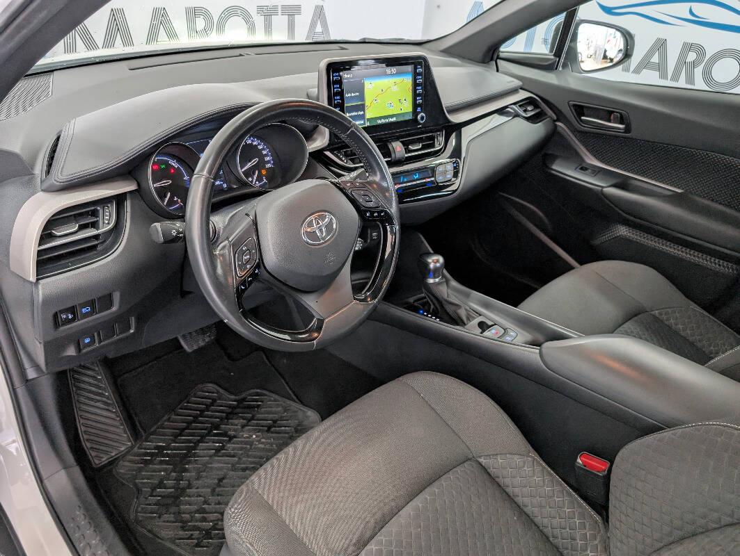 Toyota C-HR 1.8h Business e-cvt AUTOCARRO N1 !