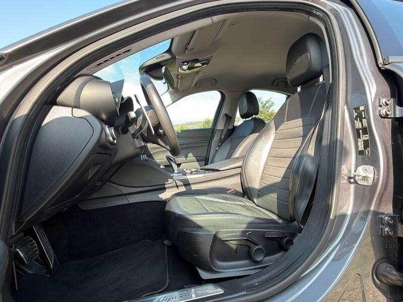 Alfa Romeo Giulia 2.2 Turbo AT8 180CV Super