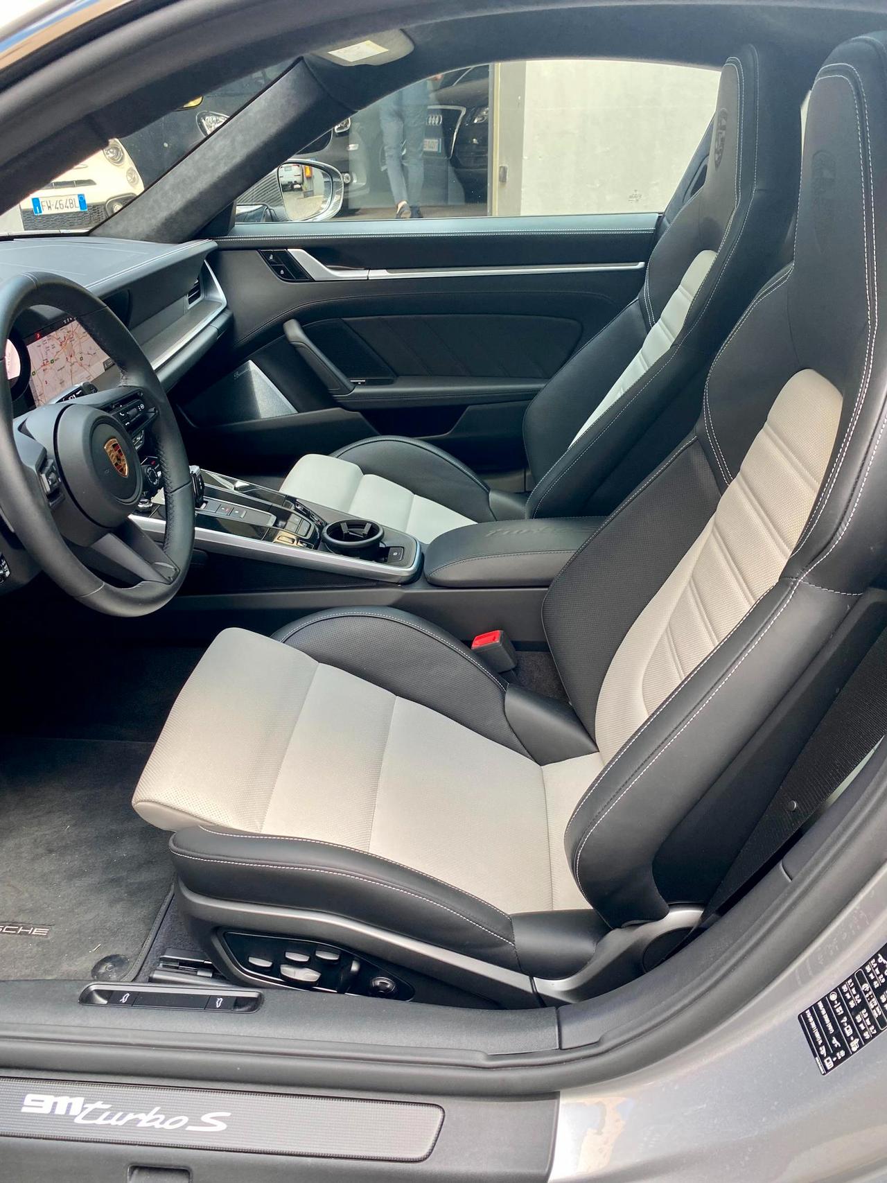 Porsche 992 Coupe 911 3.7 Turbo S auto panorama+ burmester