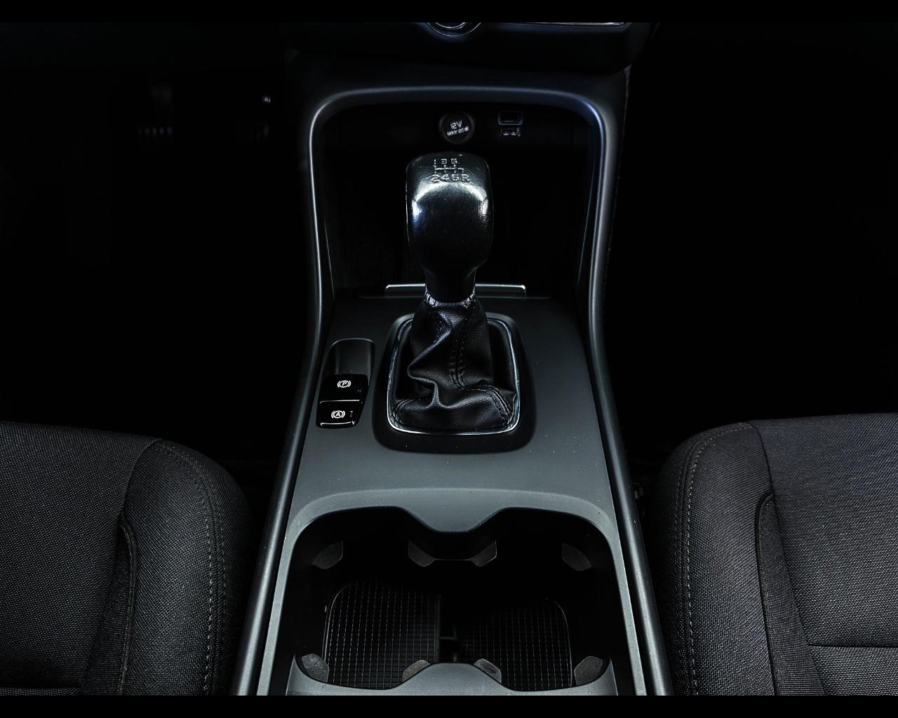 VOLVO - XC40 T3 Momentum Pro