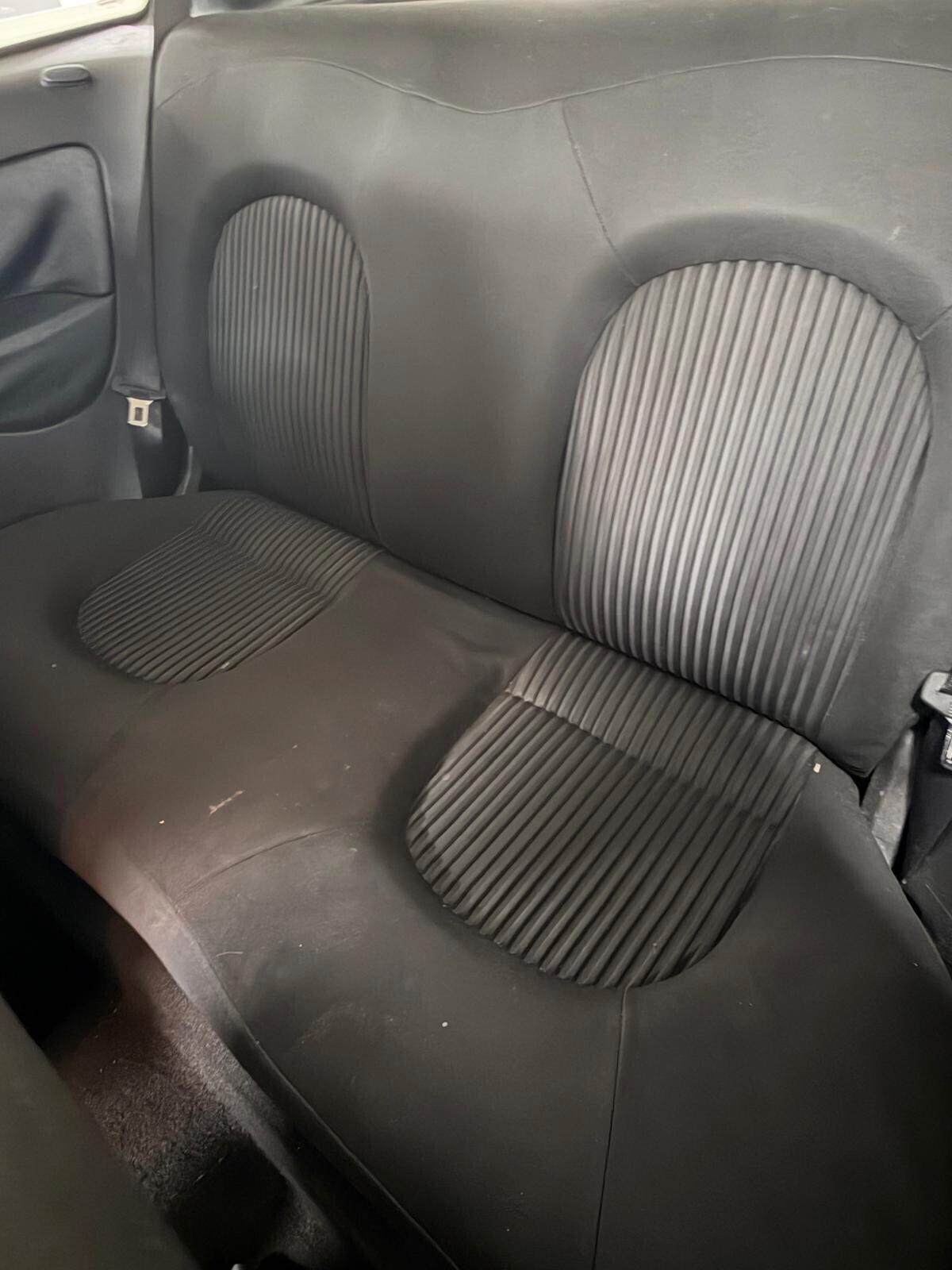 Lancia Ypsilon 1.3 MJT 75 CV Versus