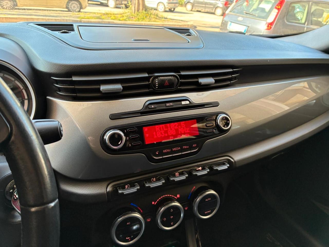 AlfaRomeoGiulietta 1.6mjet105CV tagliandata perfetta-11