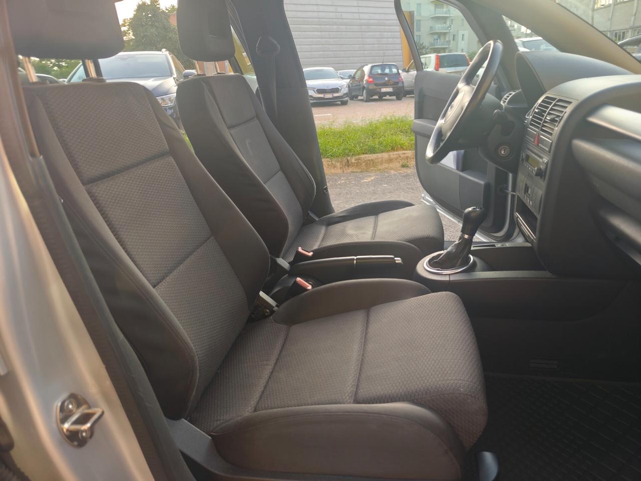 Audi A2 1.4 Benz euro 4 16V neopatentati