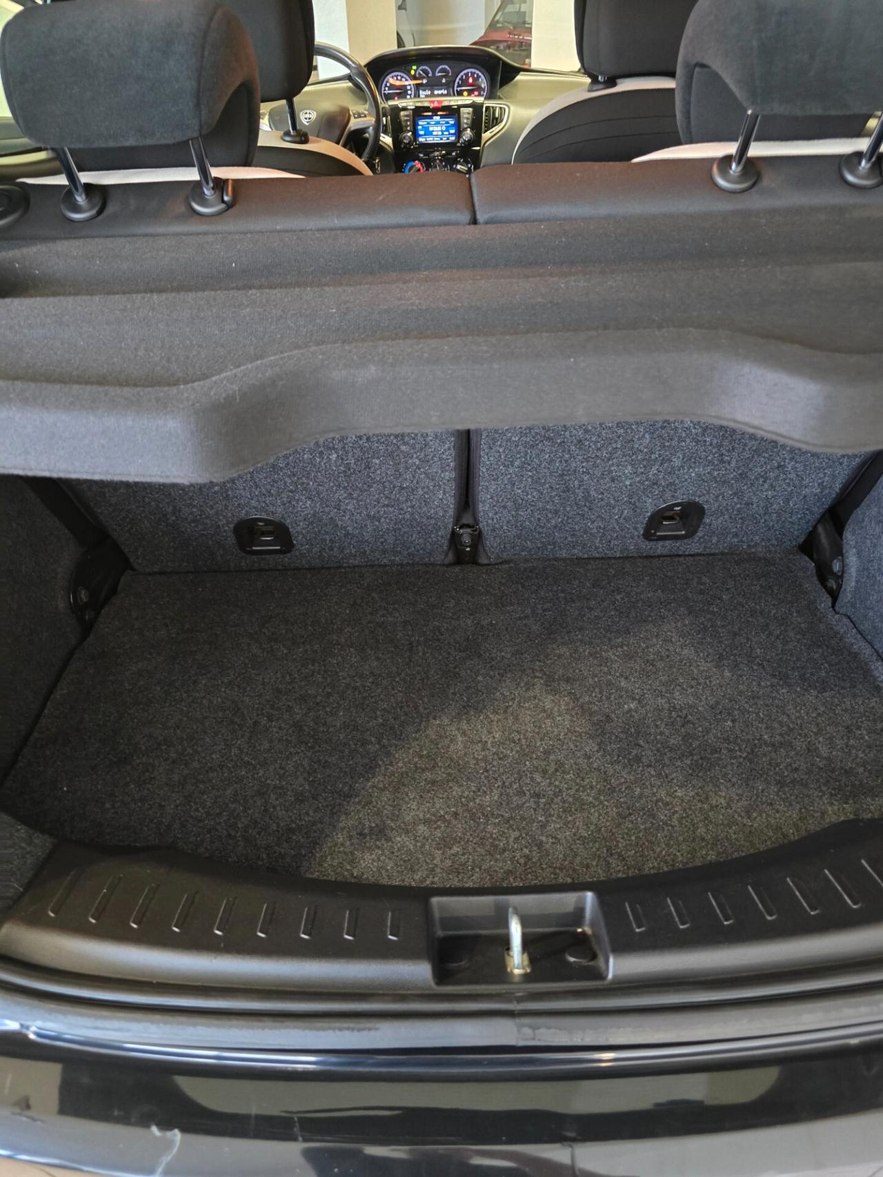 Lancia Ypsilon 0.9 TwinAir 85 CV 5 porte Metano Ecochic Gold