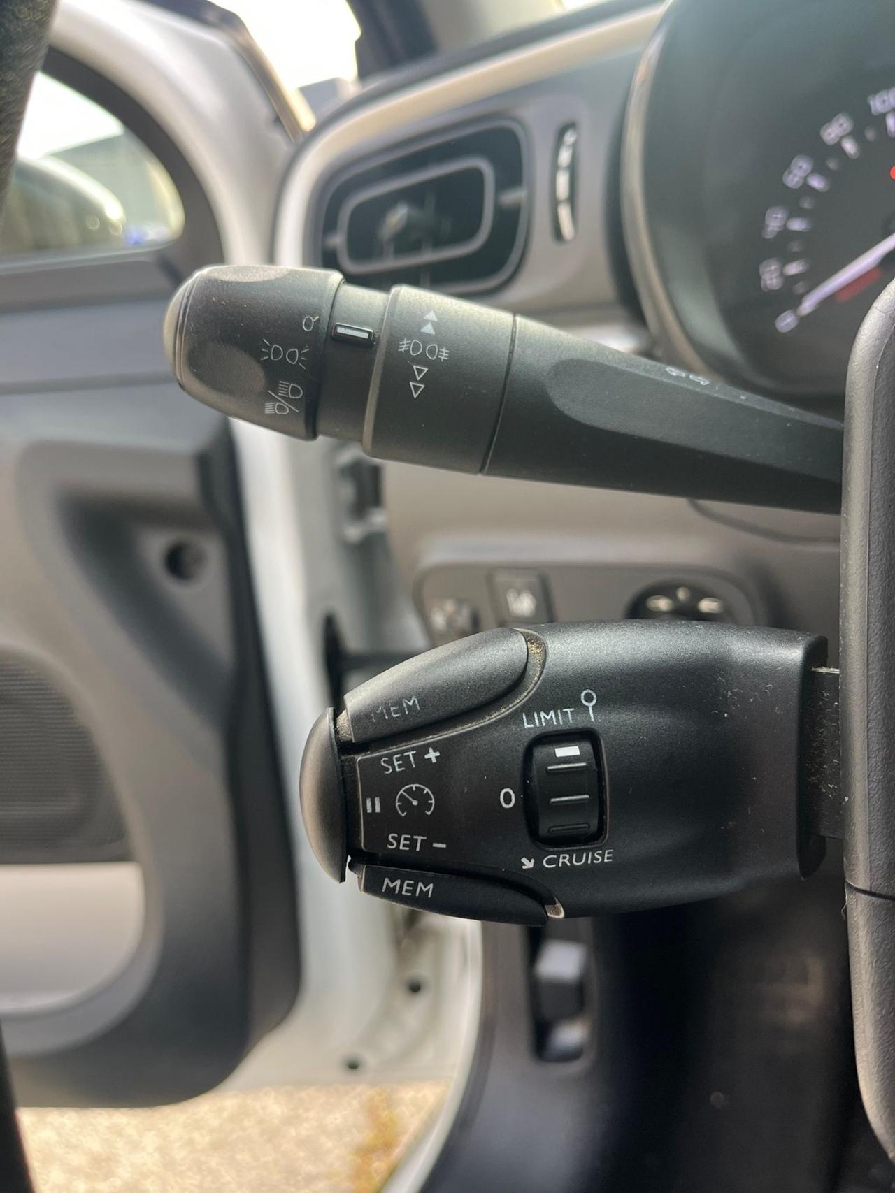 Citroen C3 BlueHDi Shine abbinata a Carrattrezzi