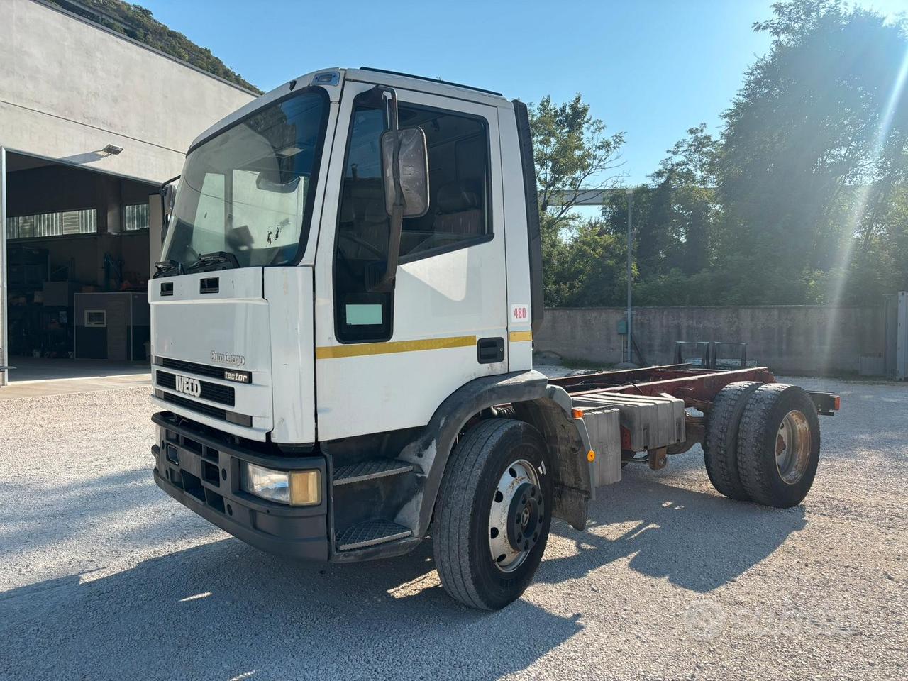 IVECO 120E18 - Autocarro a telaio