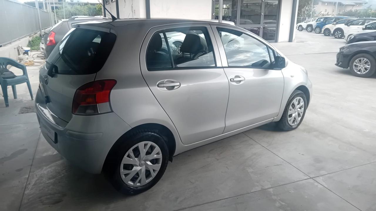 Toyota Yaris 1.0 5 porte Sol