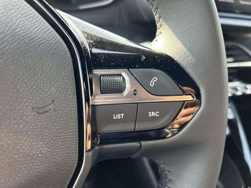 Peugeot 2008 PureTech 100 Allure BIANCO PERLATO / NAVI+CAMERE