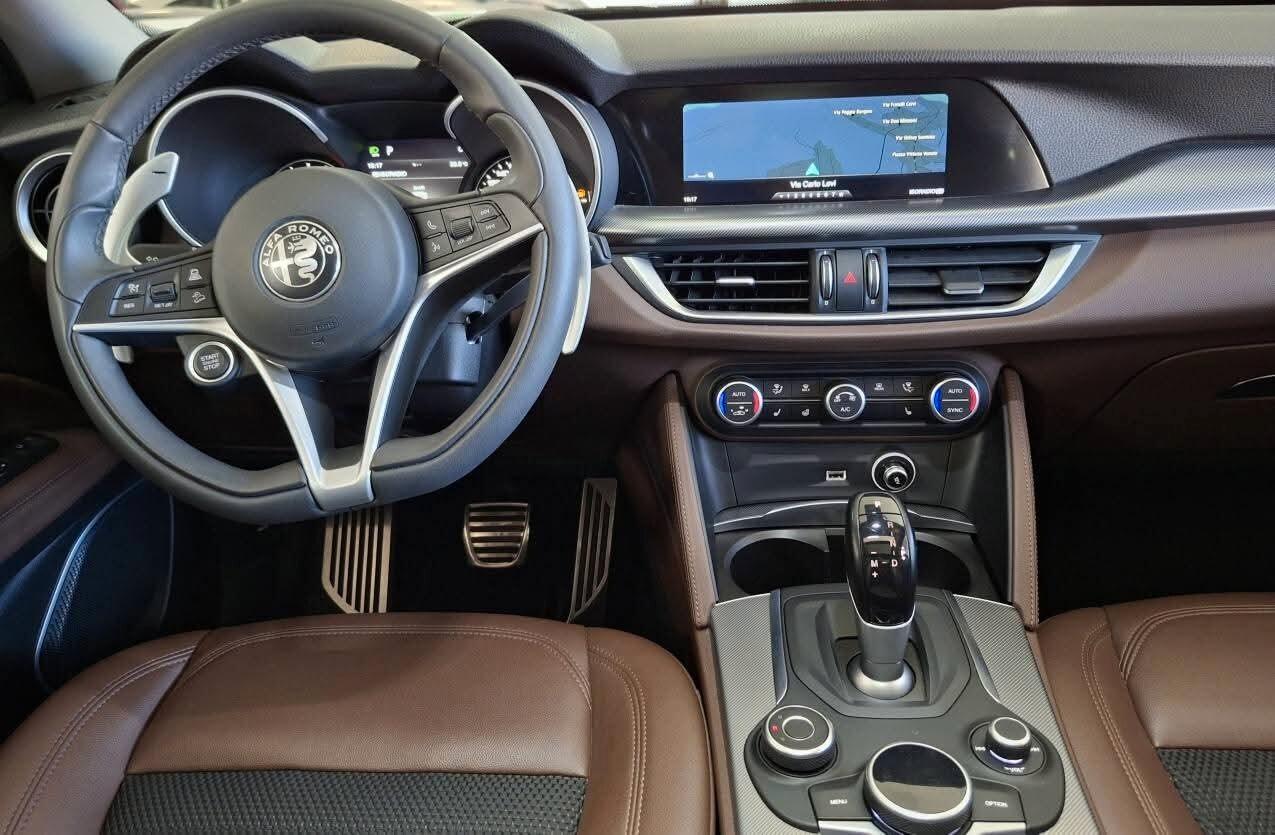 Alfa Stelvio 210 CV AT8 Q4 tetto panoramico