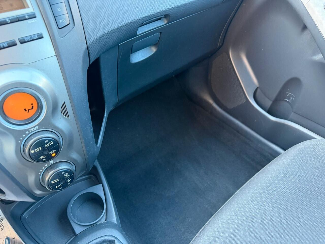 Toyota Yaris 1.0 5 porte Sol - Anno 2011 - Neopatentato