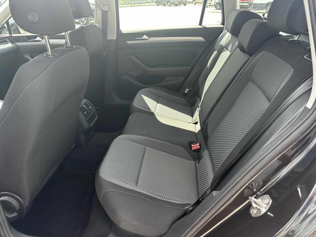 VOLKSWAGEN Passat Variant 2.0 TDI SCR EVO Business "PARI AL NUOVO"