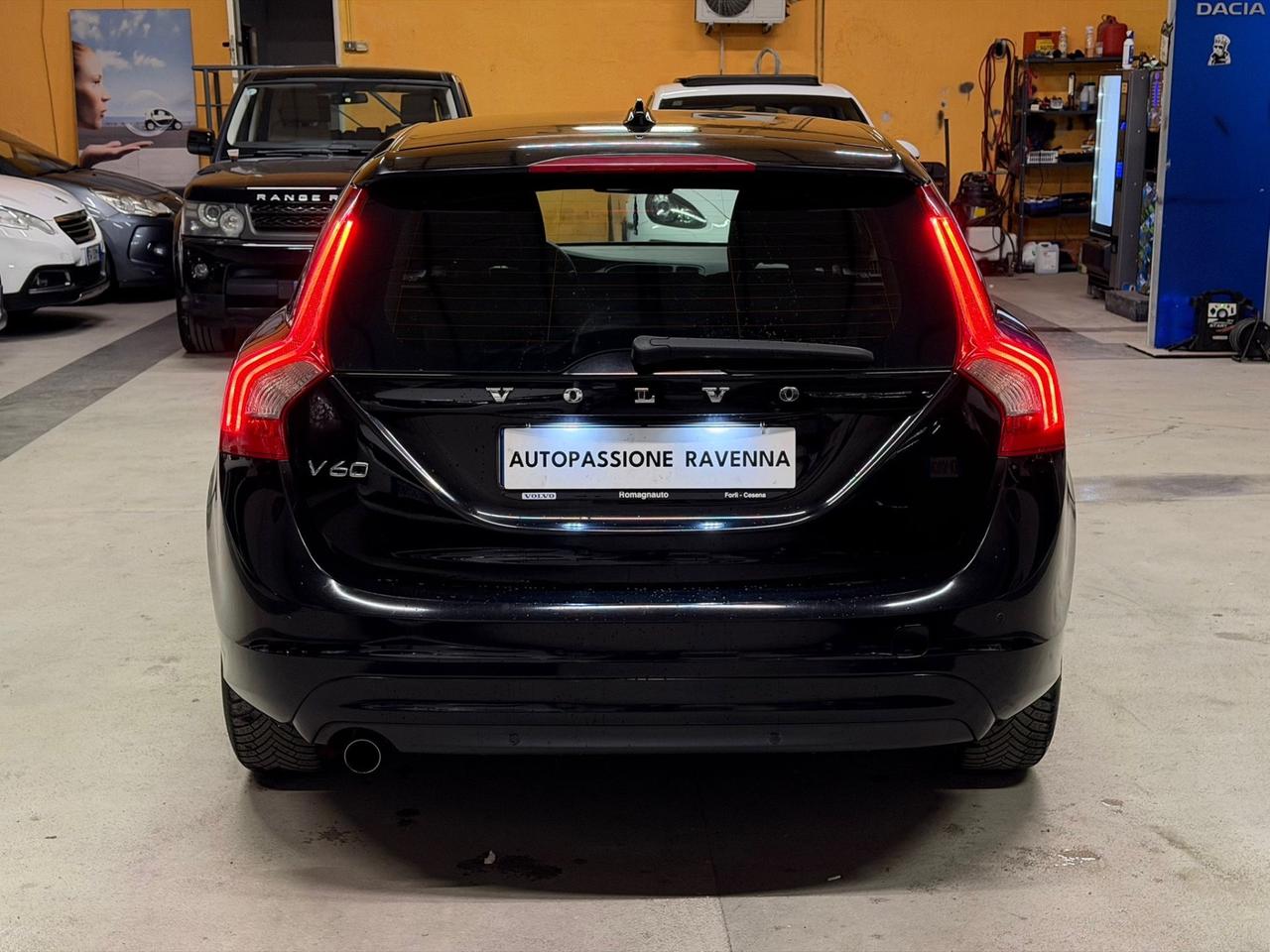 Volvo V60 D2 1.6 Powershift R-design Momentum