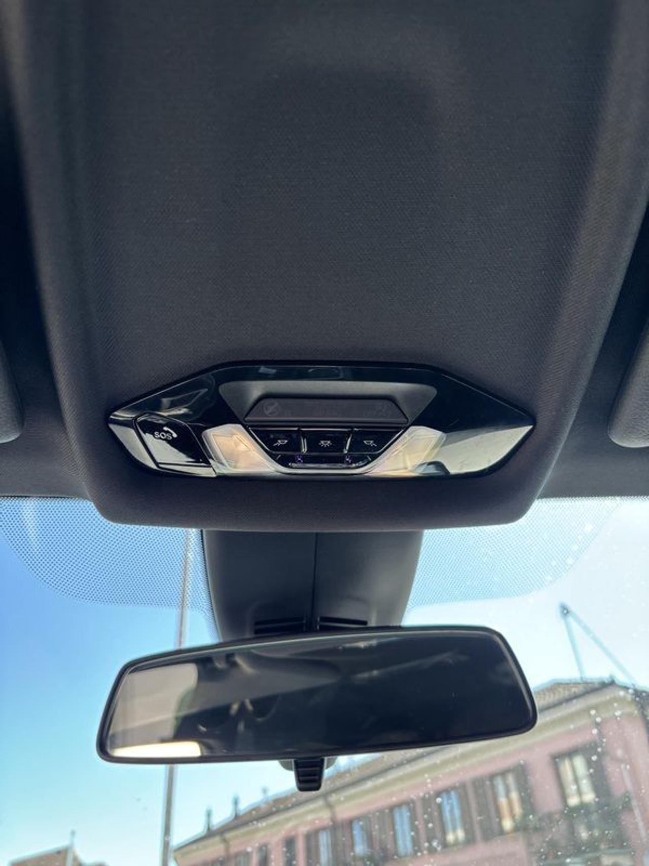 BMW 135 i xDrive NAVI-FULL LED-CAM-19"