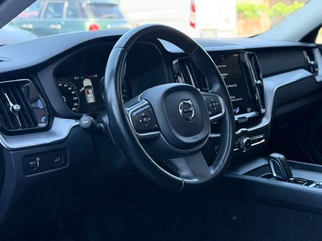 VOLVO XC60 B4 (d) AWD Geartronic Momentum Pro/TETTO APRIBILE