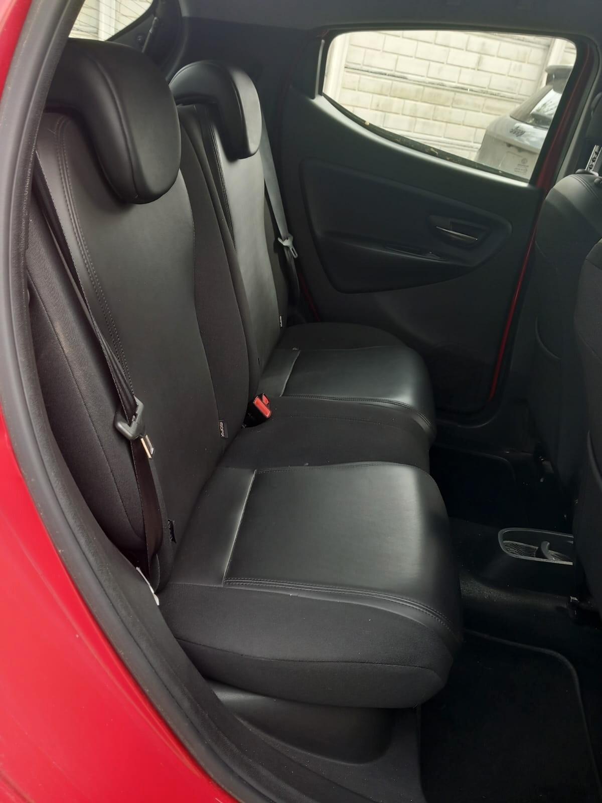 Lancia Ypsilon 1.3 MJT 16V 95 CV 5 porte S&S Silver