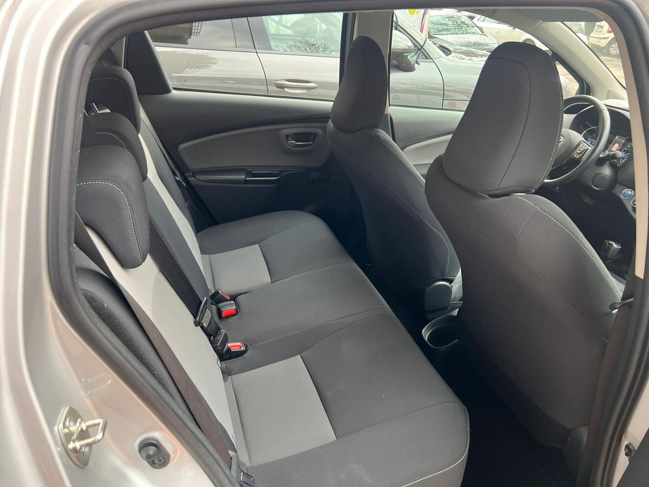 Toyota Yaris 1.5 Hybrid 5 porte Business