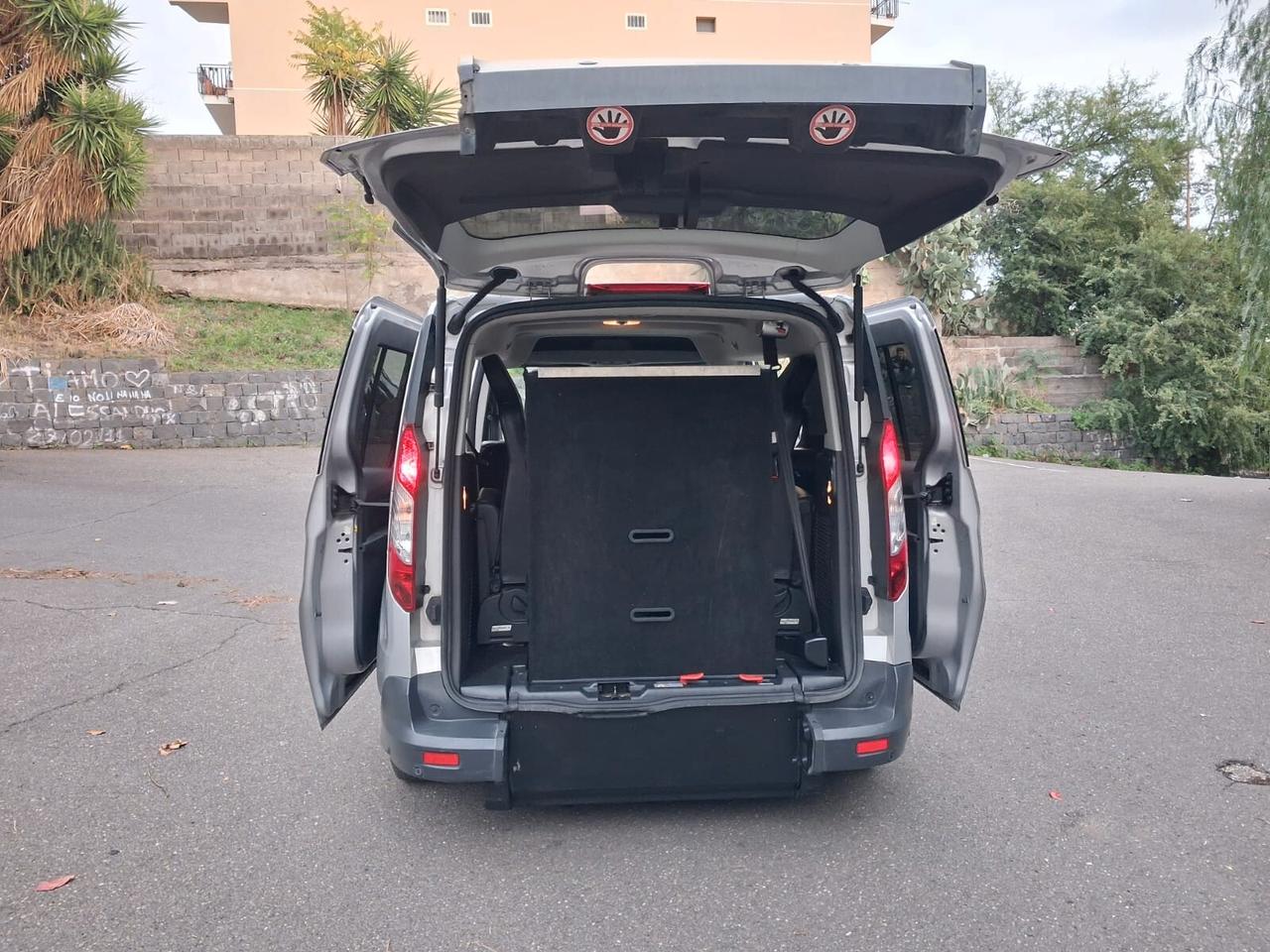 Ford Tourneo Connect Pianale ribassato con rampa disabili in carrozzina