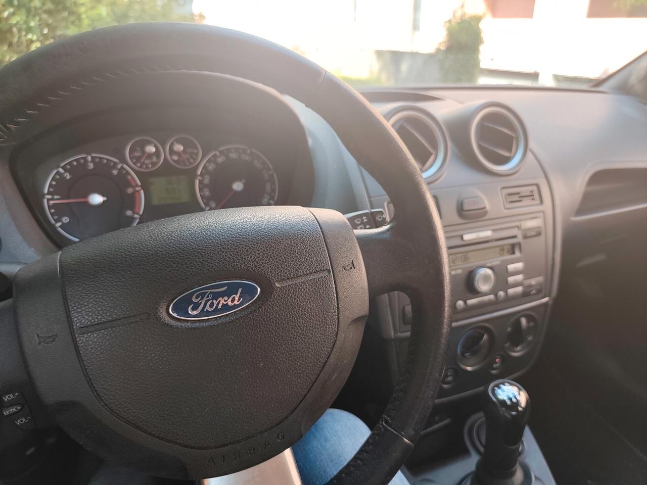 Ford Fiesta 1.4 TDCi 5porte Ghia neopatentati