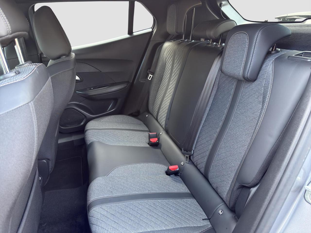 Peugeot 2008 1.5 bluehdi 130cv Allure automatica 2023