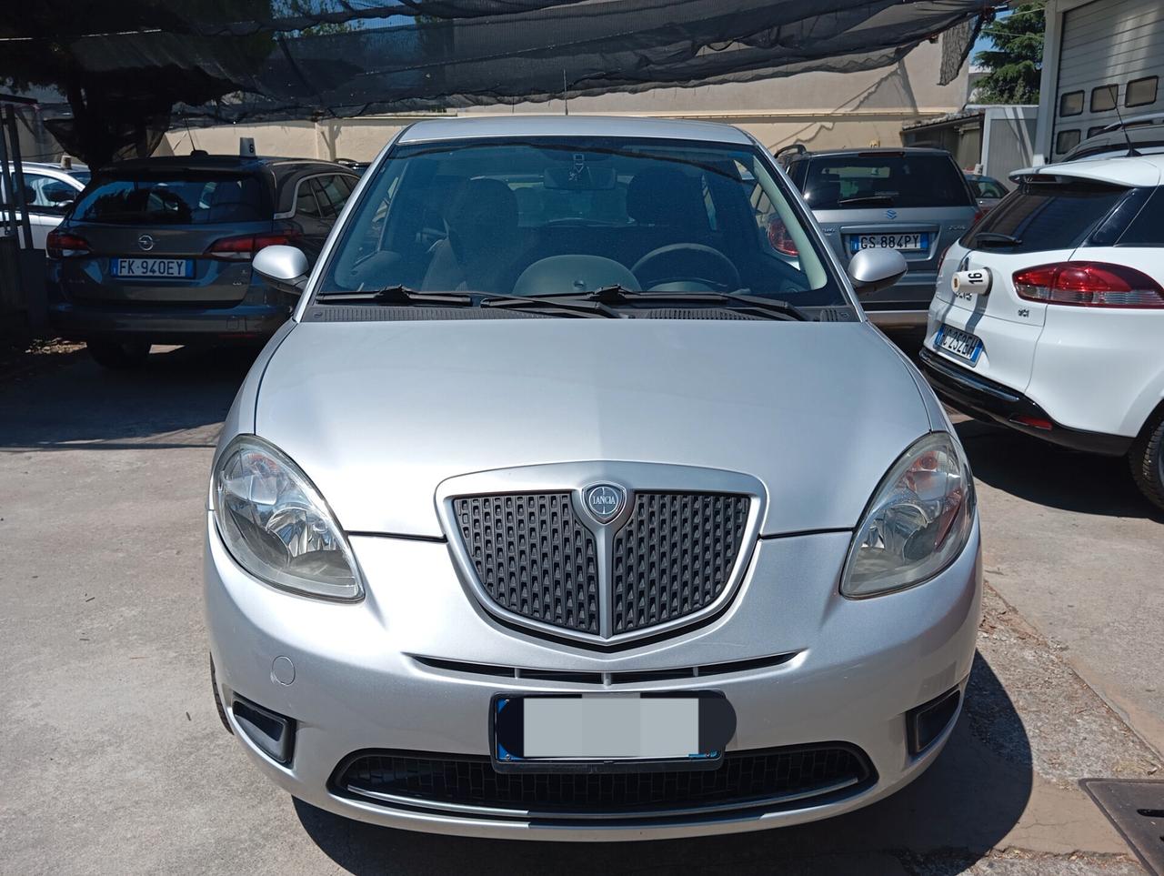 Lancia Ypsilon 1.2 neopatentati valuto permute