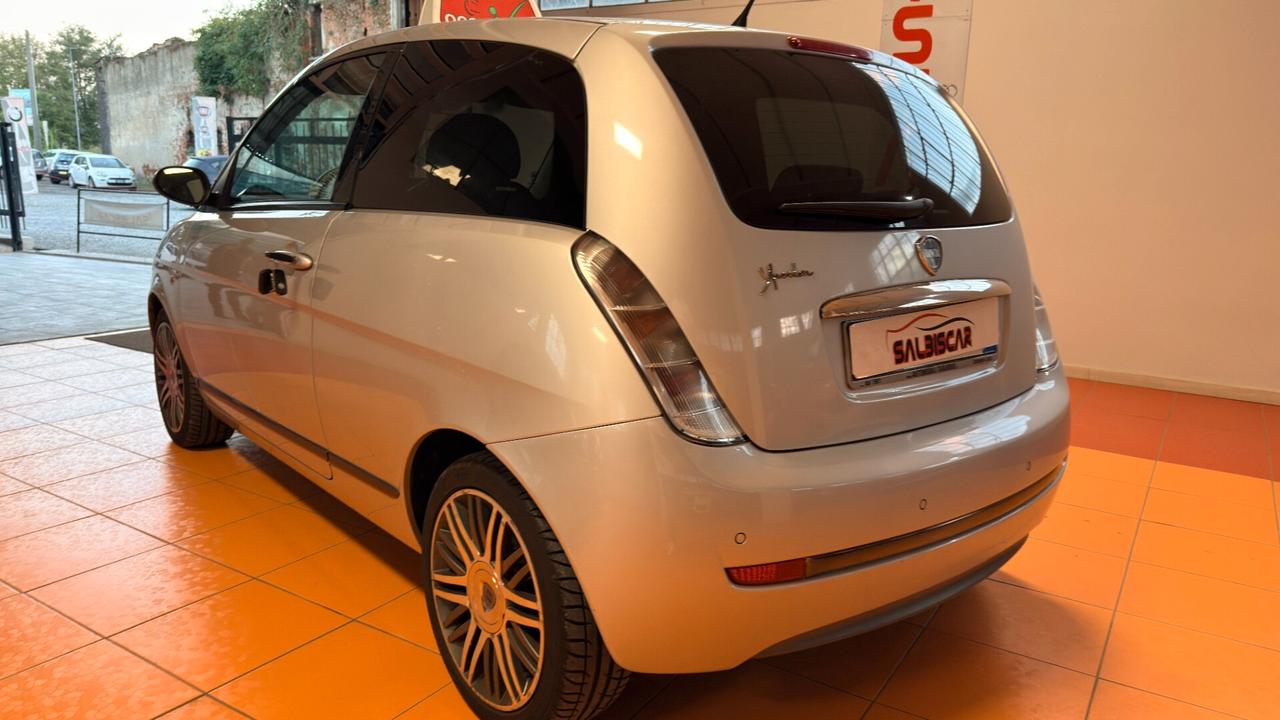 Lancia Ypsilon 1.4 16V Sport MomoDesign