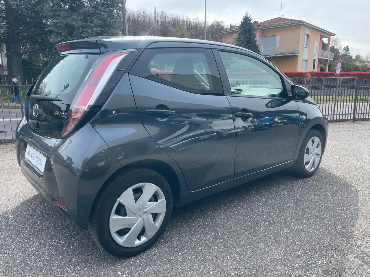 Toyota Aygo 1.0 VVT-i 69 CV 5 porte x-play