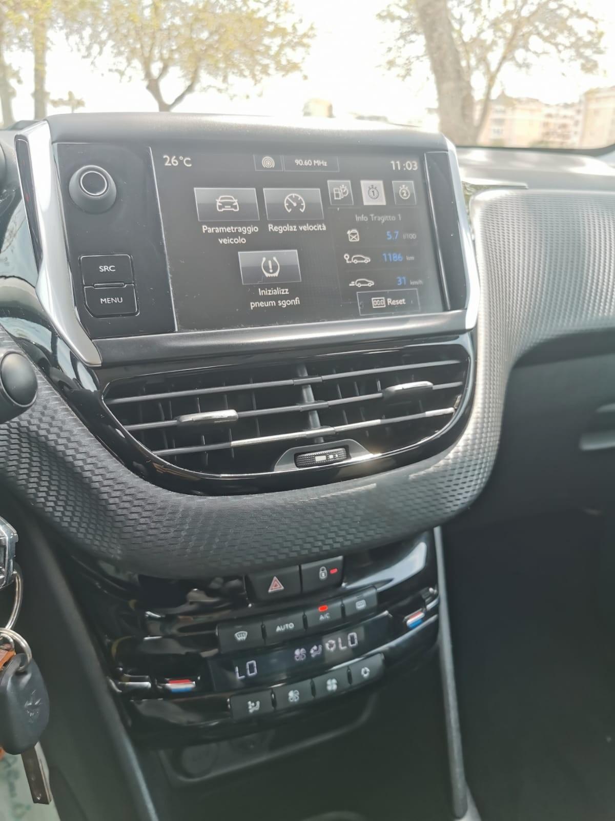 Peugeot 208 BlueHDi 75 5 porte Active - 2015