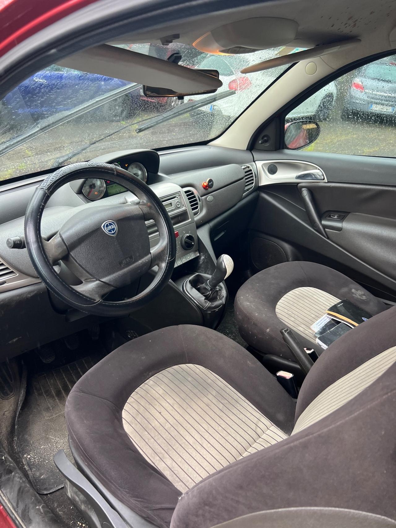 Lancia Ypsilon 1.3 MJT 75 CV Argento