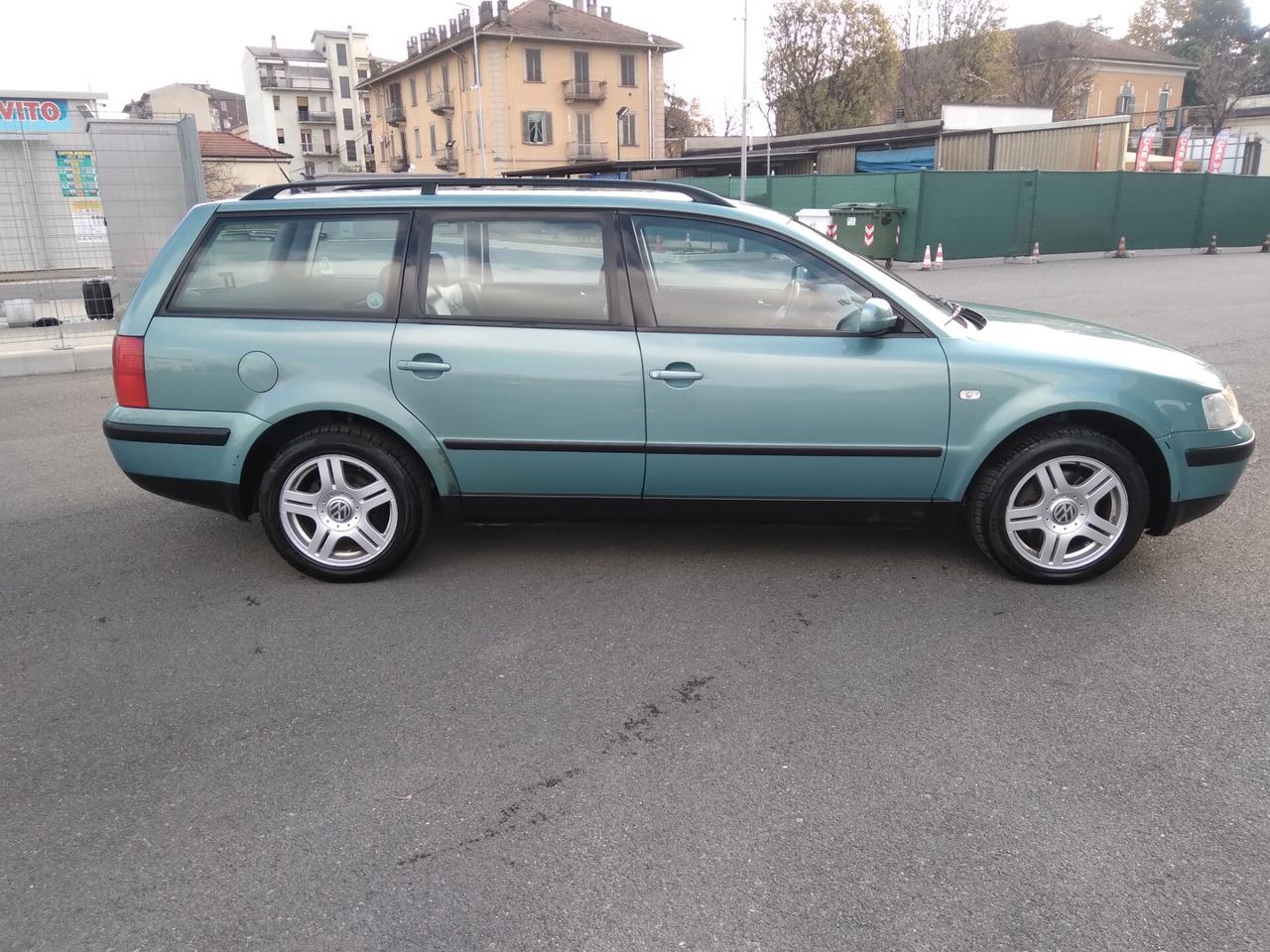 Volkswagen Passat 1.9 TDI/115 CV cat Var. H.line x neopatentati