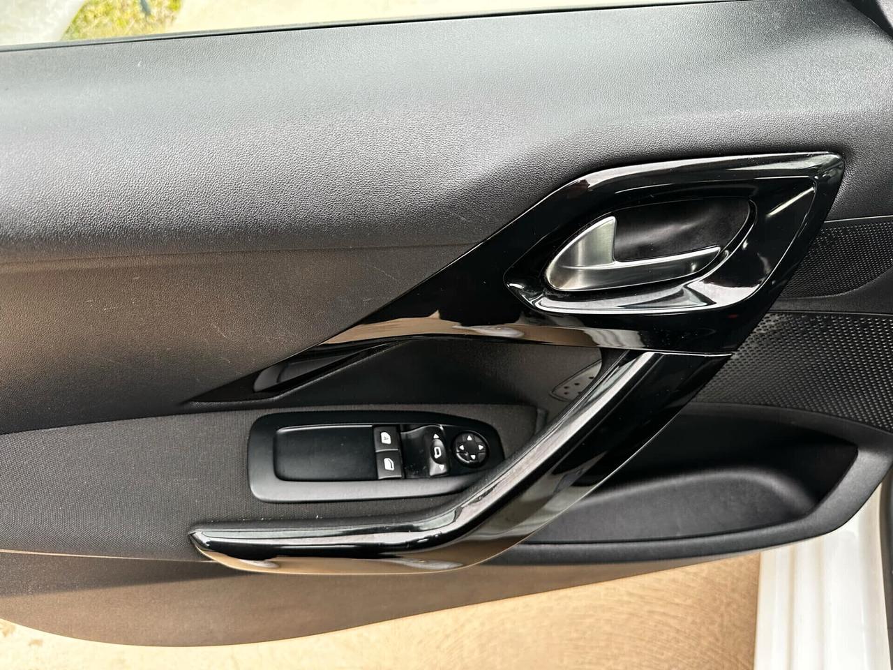 Peugeot 208 benzina 82 cv 5 porte Allure 2016