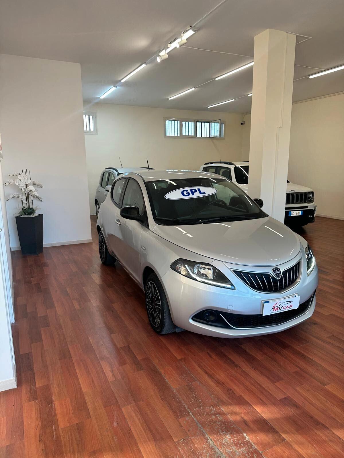 Lancia Ypsilon 1.2 69 CV 5 porte GPL Ecochic Silver