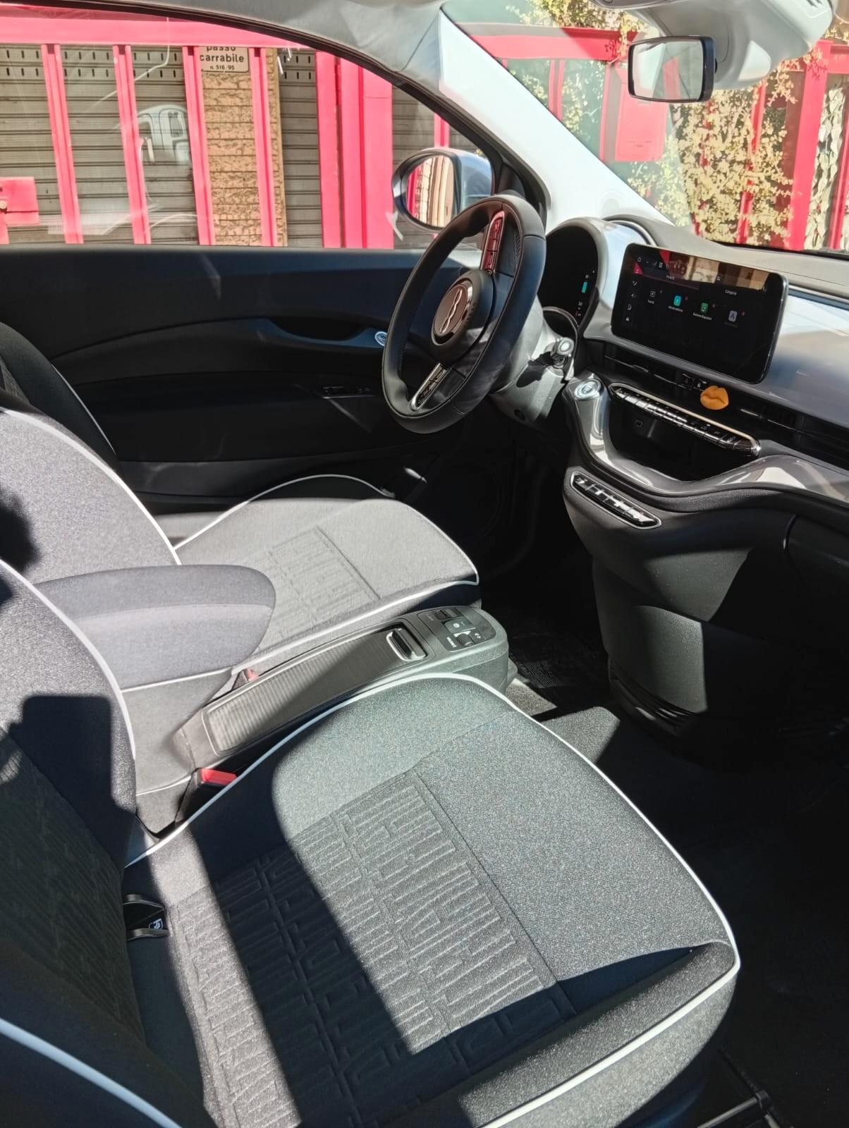 Fiat 500e Berlina 42 kWh *PARI AL NUOVO*