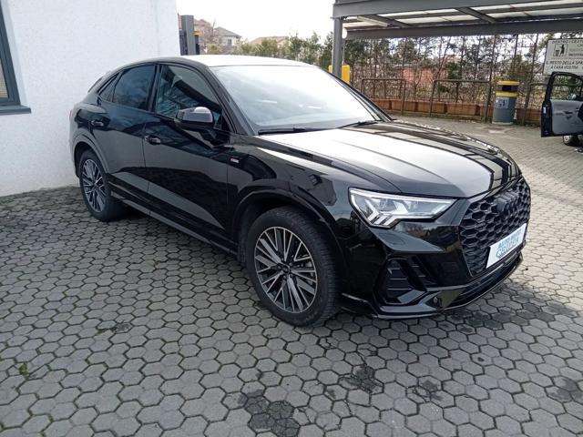 AUDI Q3 45 TFSI quattro S tronic Identity Black S-LINE