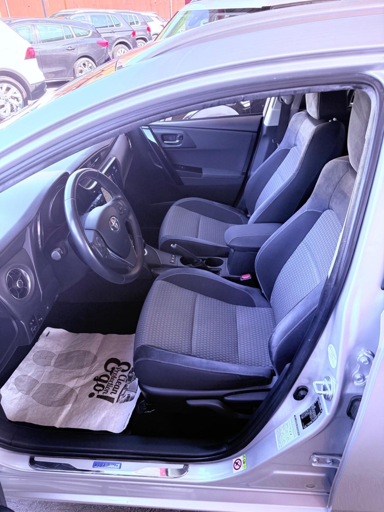 Auris Touring Sports 1.8 Hybrid Lounge-70 mila km -unipro