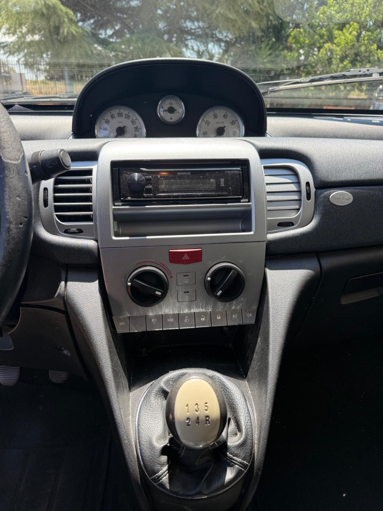 Lancia Ypsilon 1.3 MJT 75 CV Diva