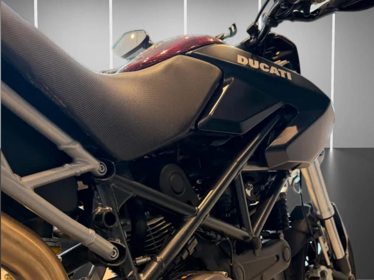 Ducati Hypermotard 796