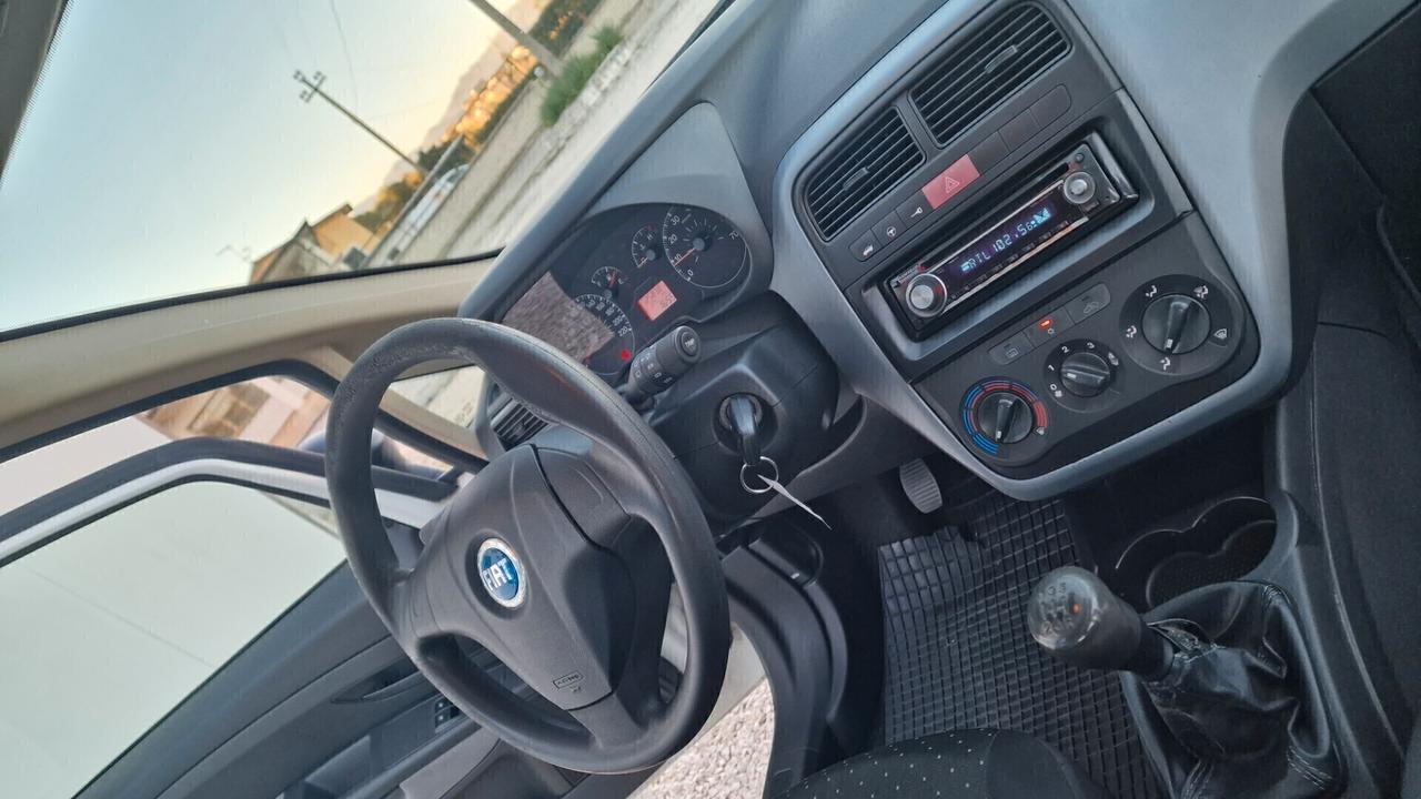 Fiat Grande Punto 1.3MJT 75 5p.Van Active 4pt