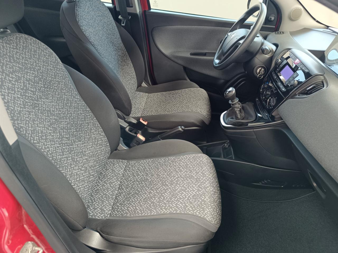 Lancia Ypsilon 1.0 FireFly 5 porte S&S Hybrid Ecochic Gold