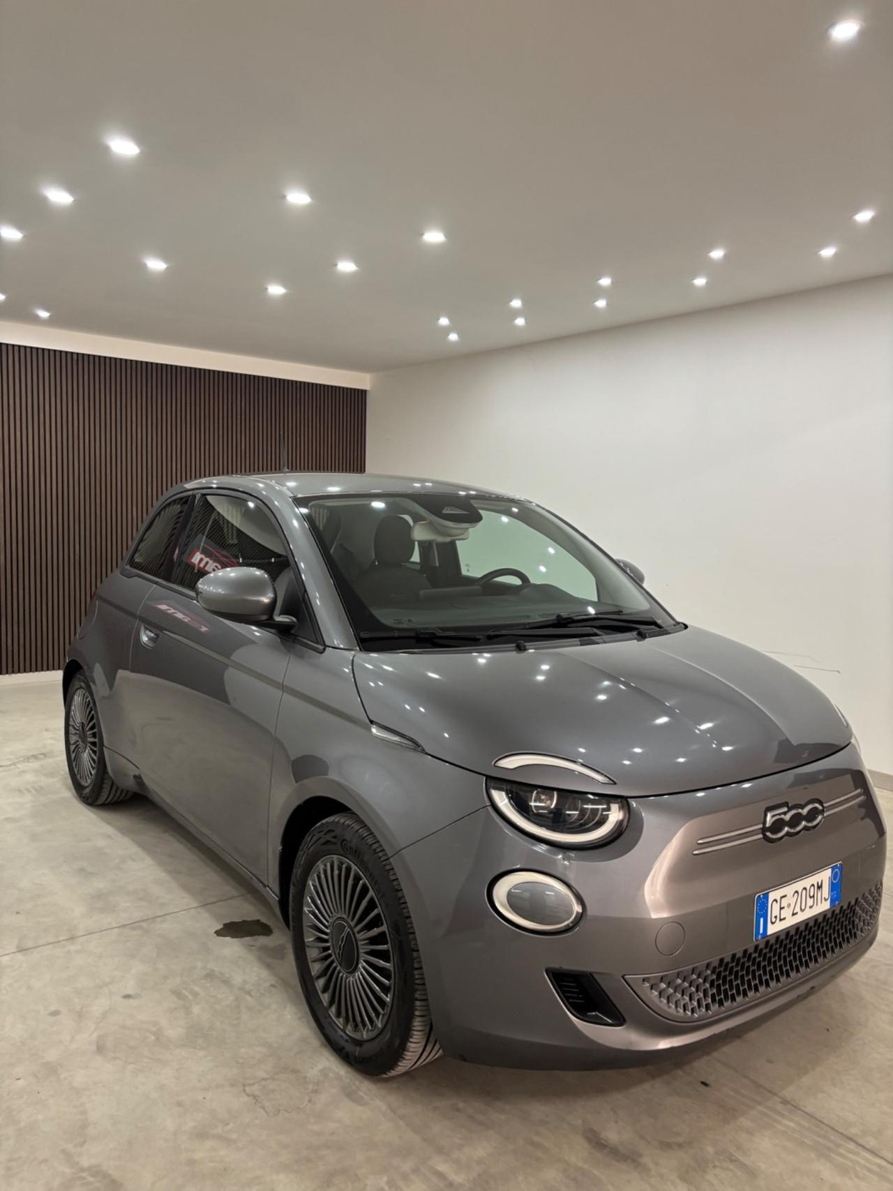 Fiat 500 500e Berlina 42 kWh La Prima