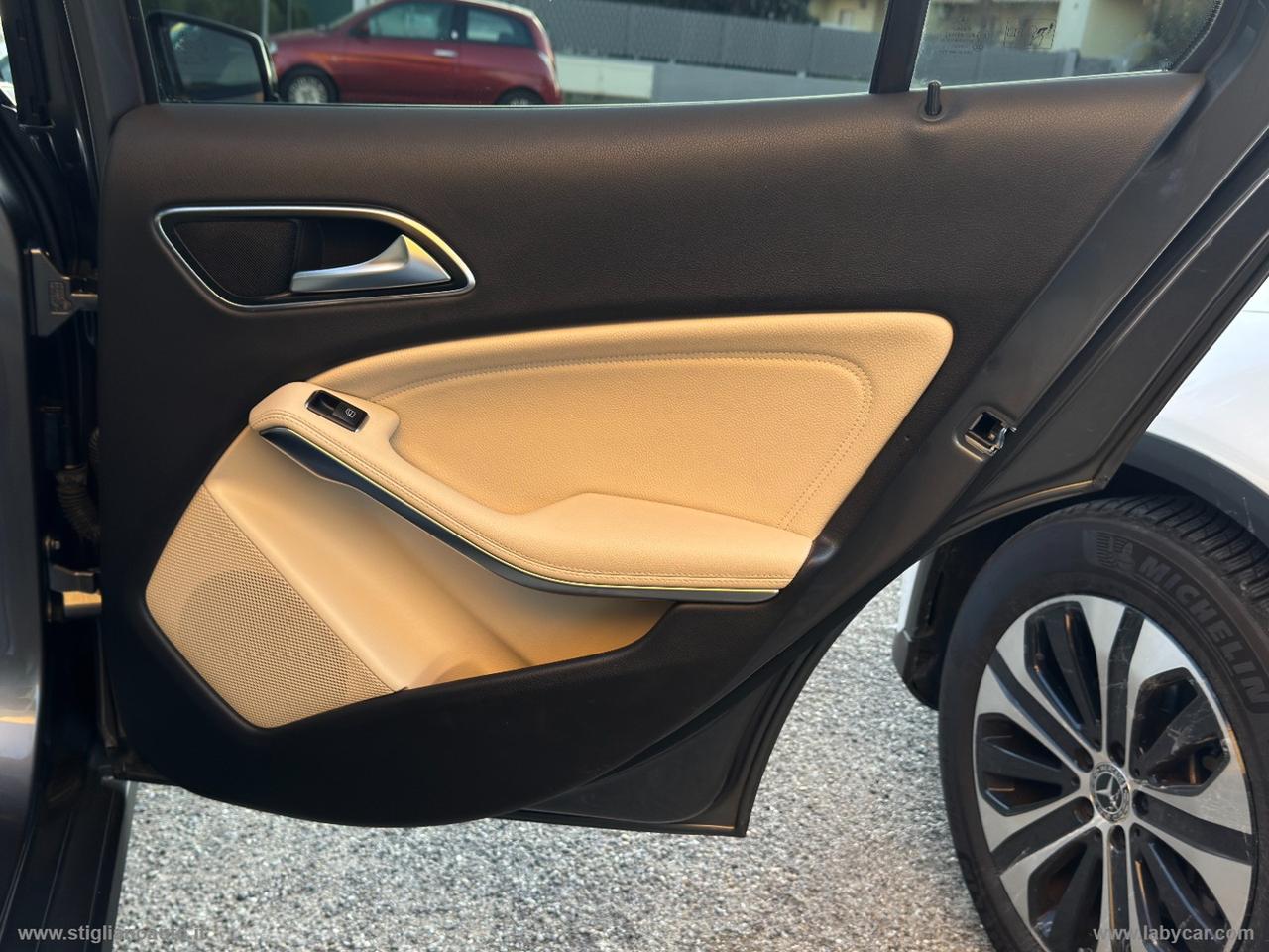 MERCEDES-BENZ GLA 200 d Automatic Sport TETTO PELLE TELEC POST