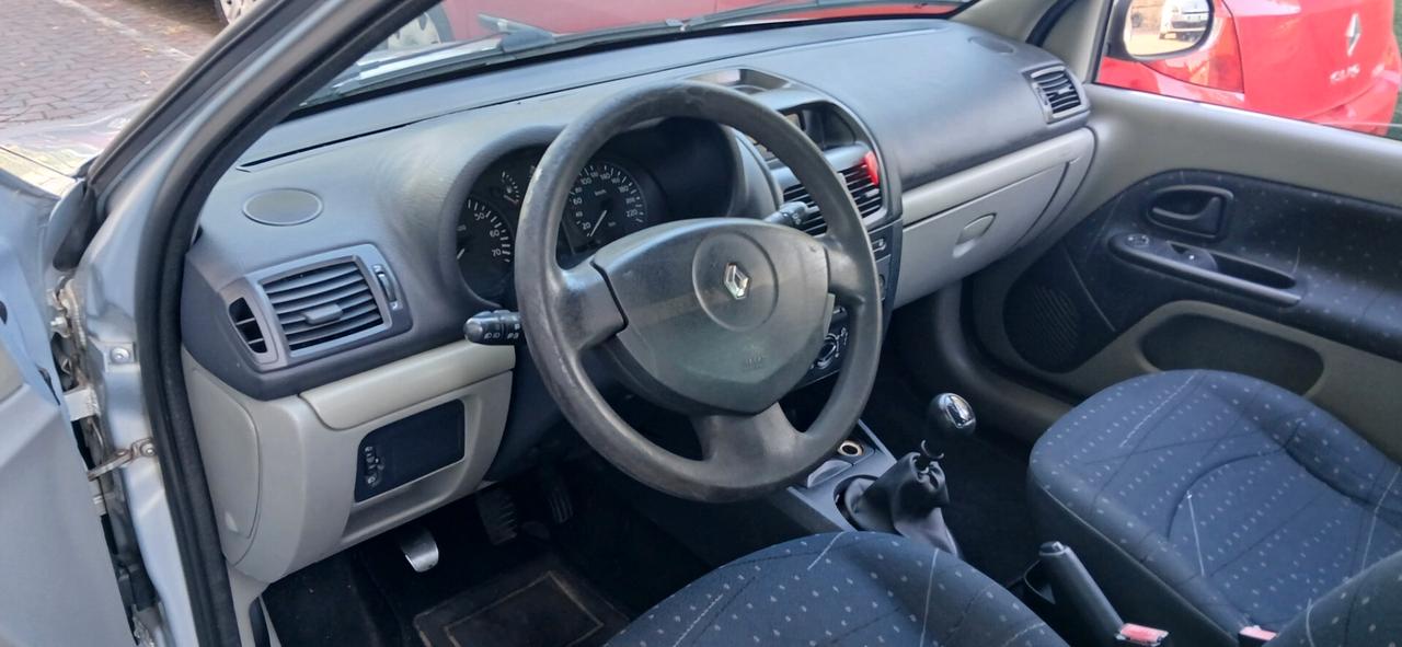 Renault Clio 1.1 benzina neopatentati