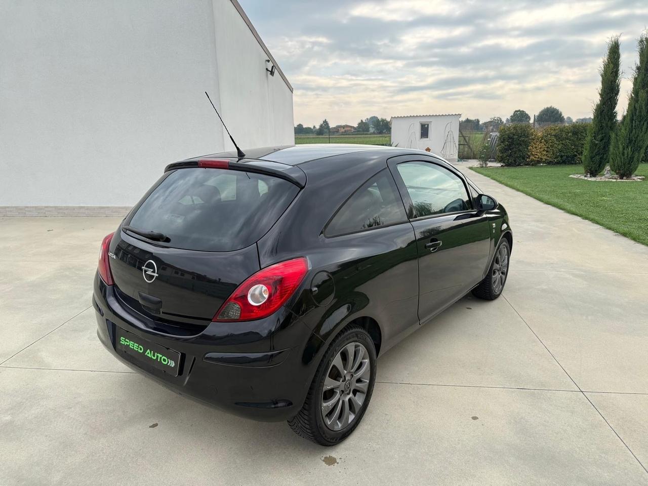 Opel Corsa 1.2 3 porte Sport