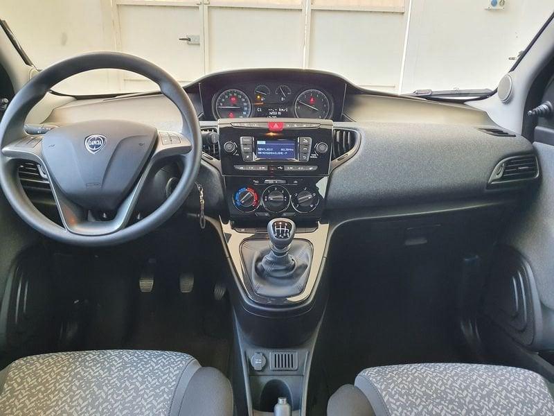 Lancia Ypsilon 1.0 FireFly S&S Hybrid Silver ECOCHIC TUA DA 119,00 AL MESE