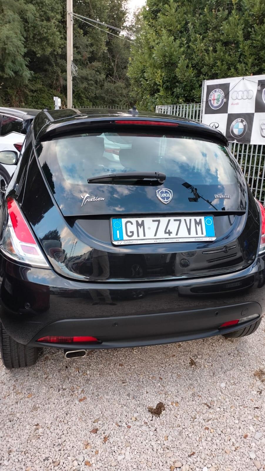 Lancia Ypsilon 1.0 FireFly 5 porte S&S Hybrid Alberta Ferretti